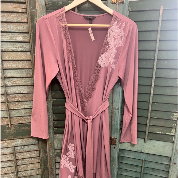 Soma Other - NWT Soma Intimates robe soho sleek appliqué wrap robe grape shake color large